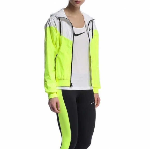 nike windrunner jacket m